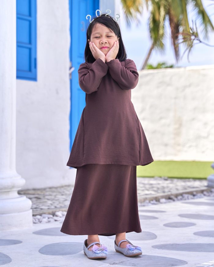 Baju Kurung Pahang Sara Kids - Dark Umber - Image 3