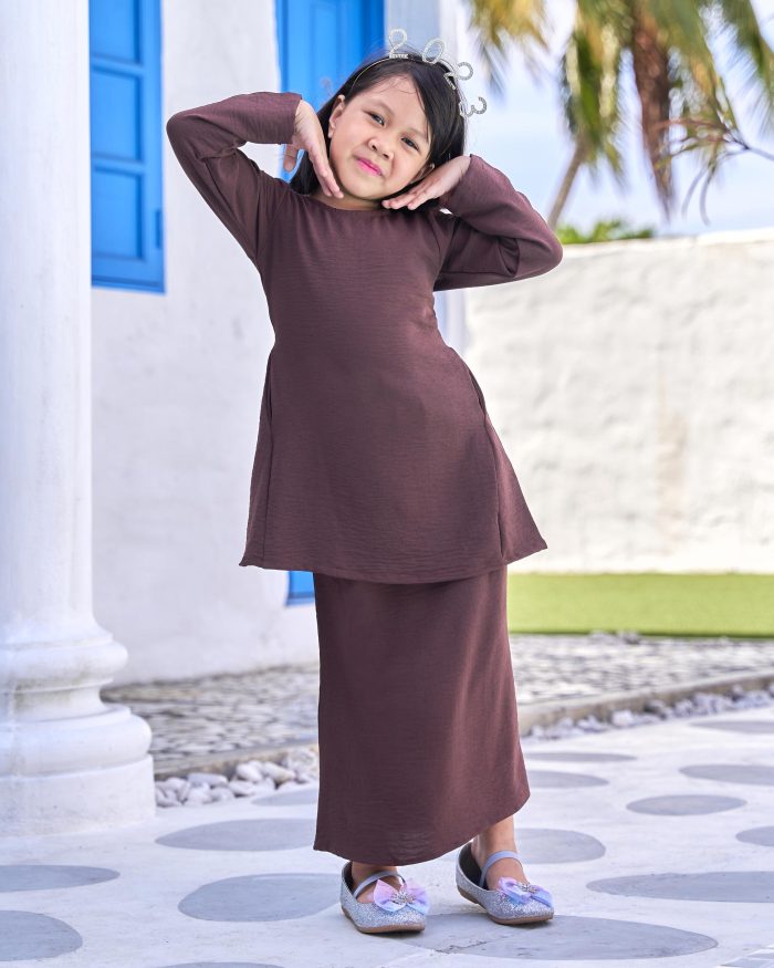 Baju Kurung Pahang Sara Kids - Dark Umber - Image 2
