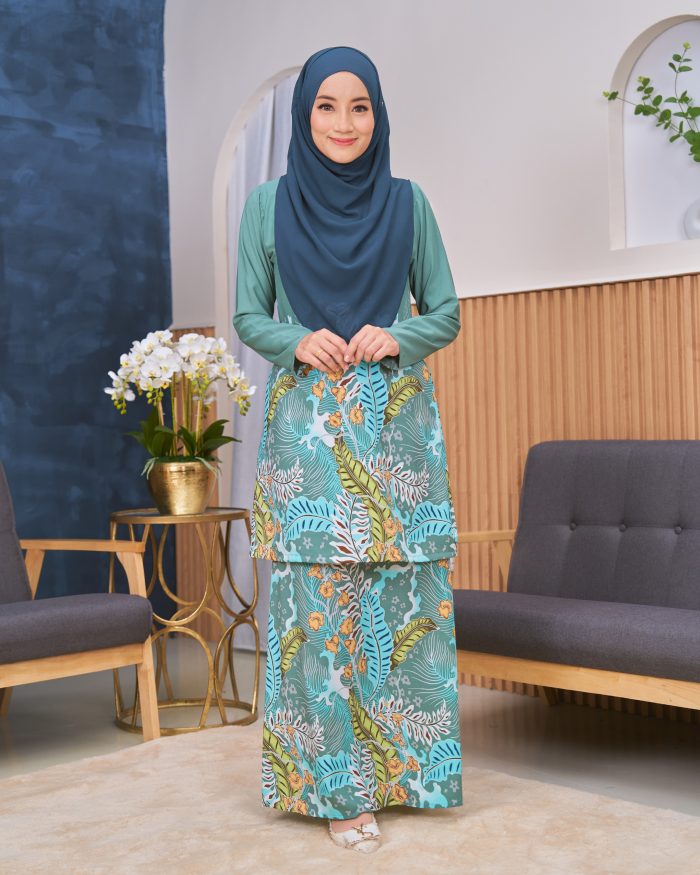 Baju Kurung Moden Batik Sultanah - Teruntum Spearmint - Image 3