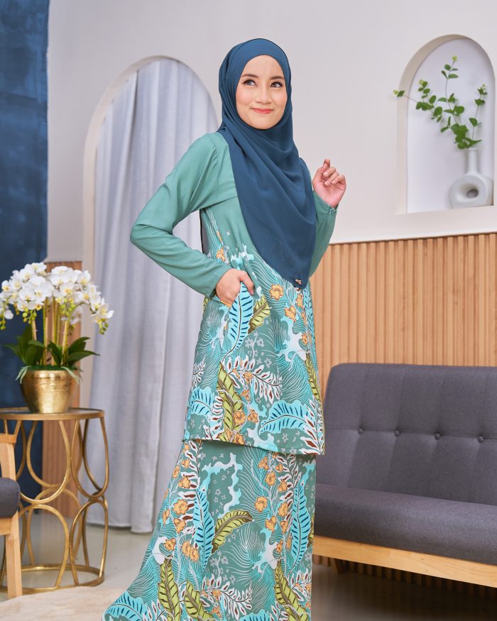 Baju Kurung Moden Batik Sultanah - Teruntum Spearmint - Image 4