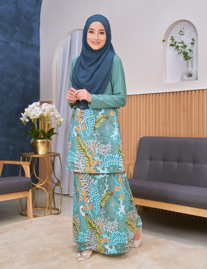 Baju Kurung Moden Batik Sultanah - Teruntum Spearmint - Image 2