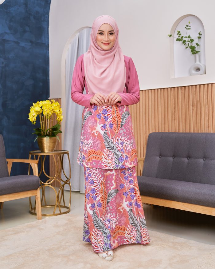 Baju Kurung Moden Batik Sultanah - Teruntum Thistle Pink - Image 4