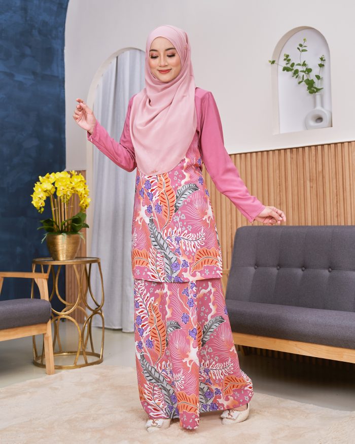 Baju Kurung Moden Batik Sultanah - Teruntum Thistle Pink - Image 3