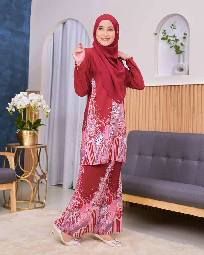 Baju Kurung Moden Batik Sultanah - Sekar Maroon Ruby - Image 3