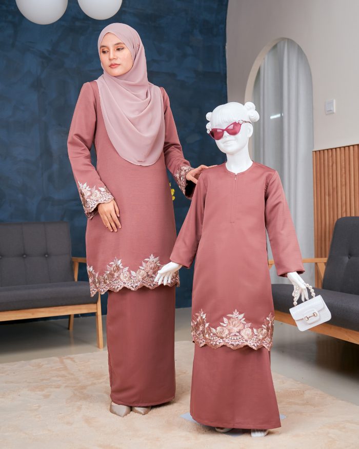 Baju Kurung Lace Safaira Kids - Rouge Pink - Image 4