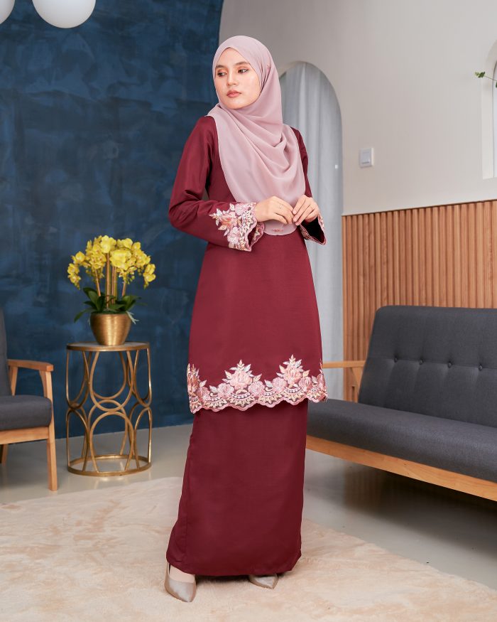 Baju Kurung Lace Safaira - Maroon - Image 2