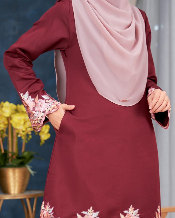 Baju Kurung Lace Safaira - Maroon - Image 5