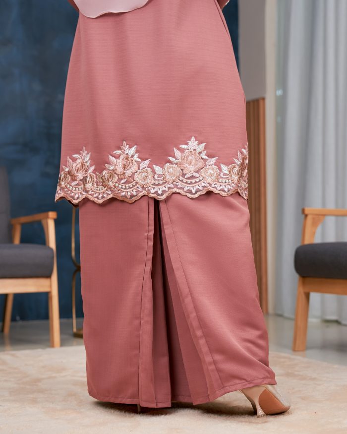 Baju Kurung Lace Safaira - Rouge Pink - Image 4