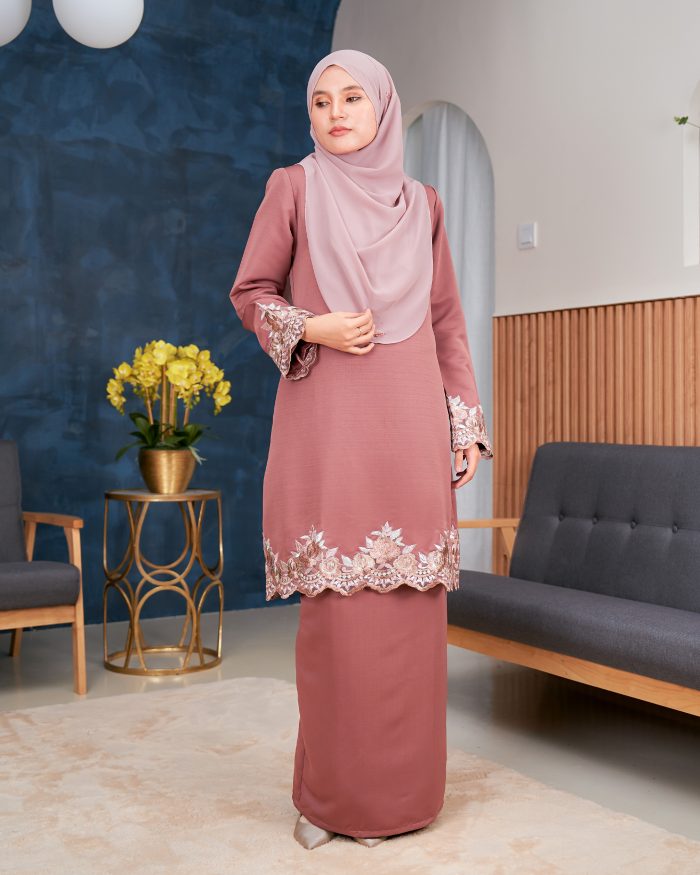 Baju Kurung Lace Safaira - Rouge Pink