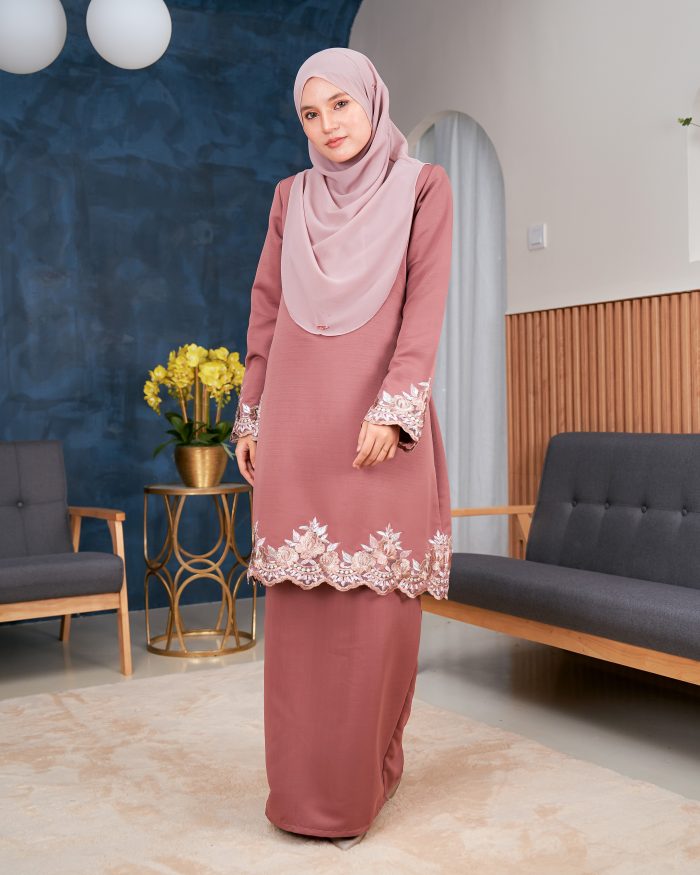 Baju Kurung Lace Safaira - Rouge Pink - Image 3