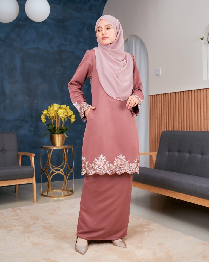 Baju Kurung Lace Safaira - Rouge Pink - Image 2