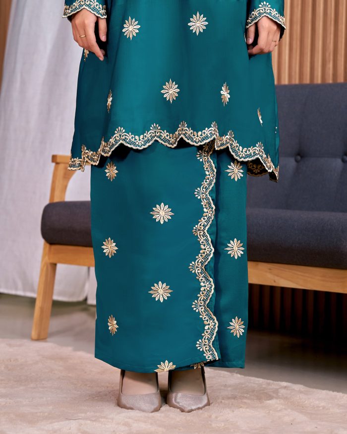 Baju Kurung Sulam Songket Tun Lestari - Melur Teal - Image 5