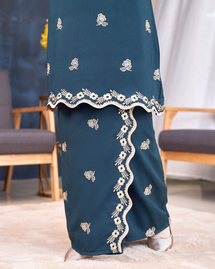 Baju Kurung Riau Sulam Songket Puteri Hang Li Po - Mawar Emerald Green - Image 6