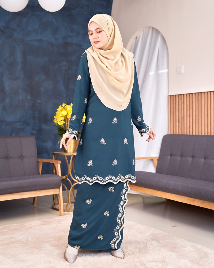 Baju Kurung Riau Sulam Songket Puteri Hang Li Po - Mawar Emerald Green - Image 3