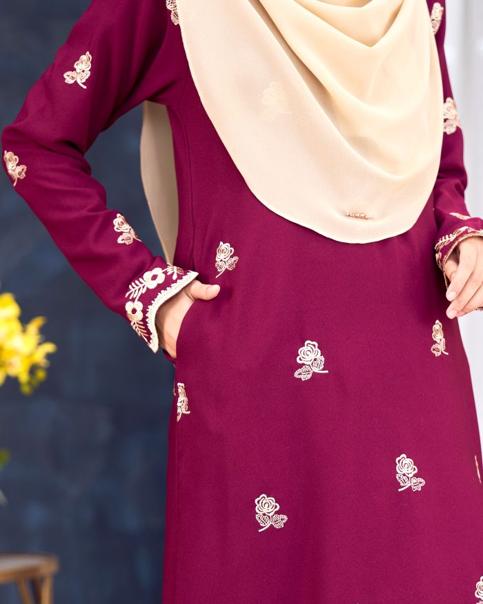 Baju Kurung Riau Sulam Songket Puteri Hang Li Po - Mawar Maroon - Image 4