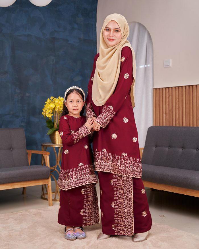 Baju Kurung Riau Sulam Songket Puteri Hang Li Po - Seroja Maroon - Image 6