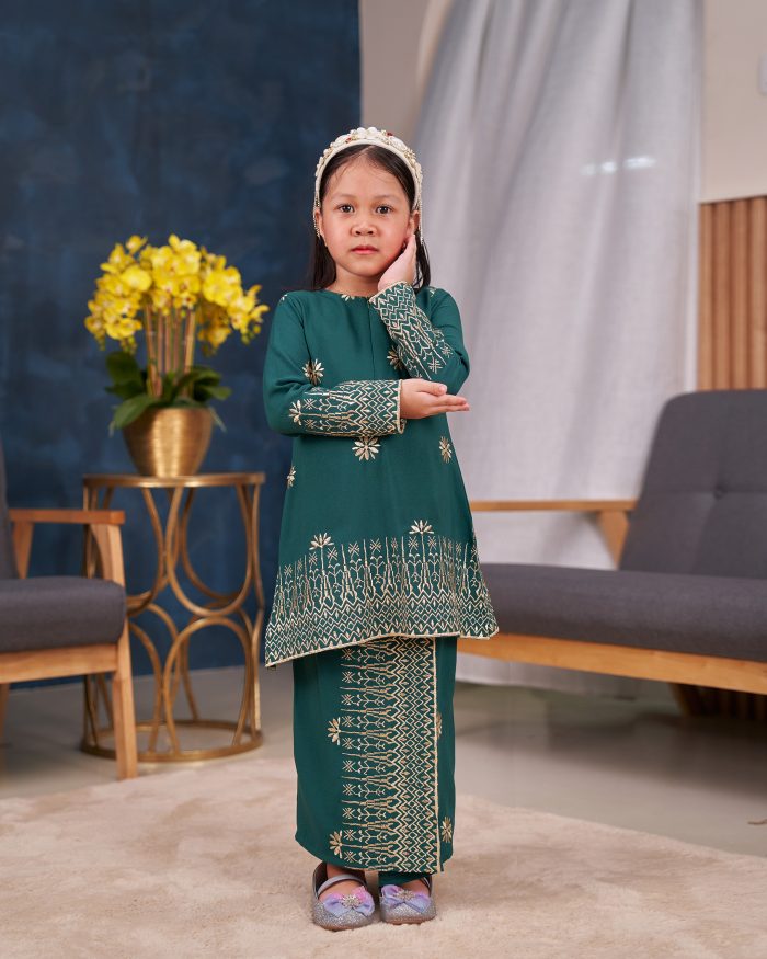 Baju Kurung Riau Sulam Songket Puteri Hang Li Po Kids - Seroja Emerald Green - Image 2