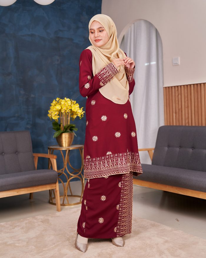 Baju Kurung Riau Sulam Songket Puteri Hang Li Po - Seroja Maroon - Image 2