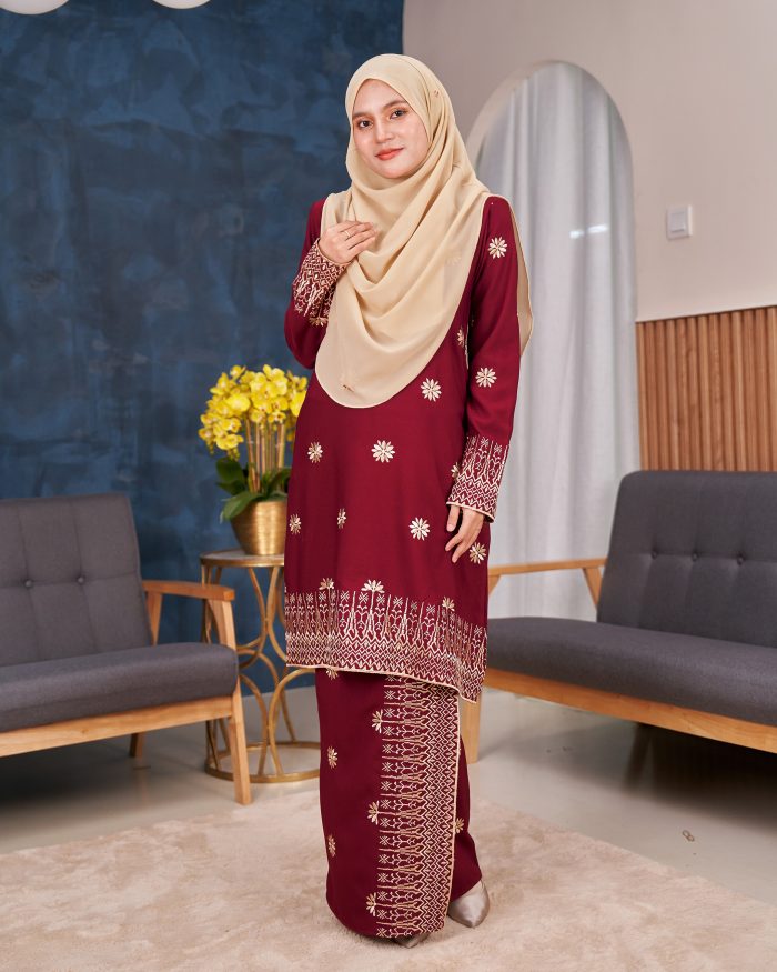 Baju Kurung Riau Sulam Songket Puteri Hang Li Po - Seroja Maroon - Image 3