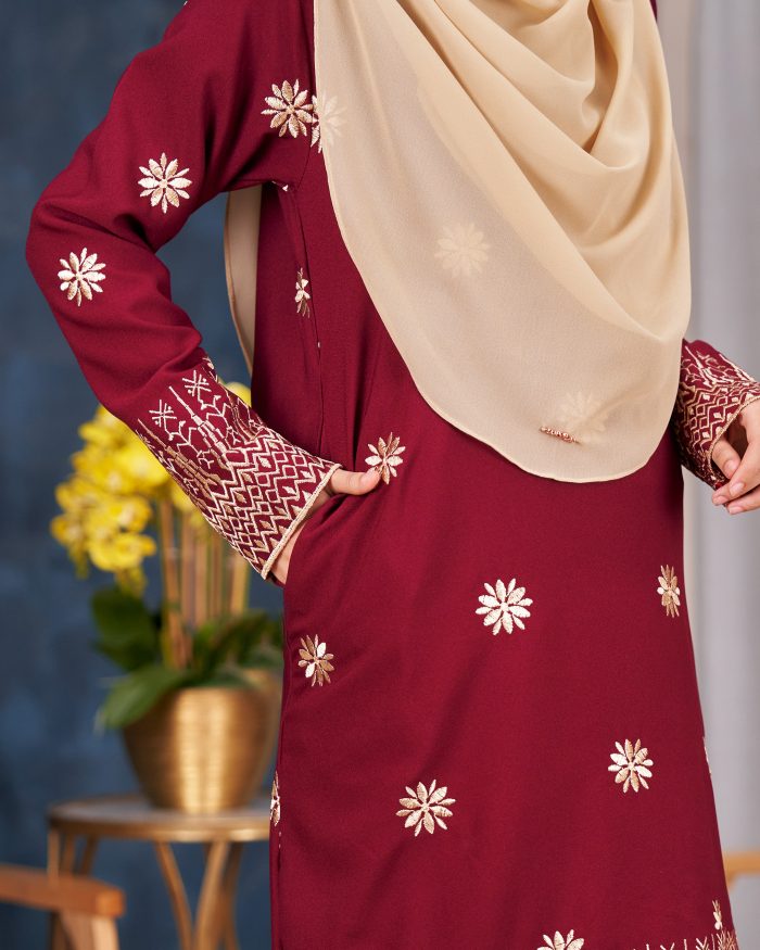 Baju Kurung Riau Sulam Songket Puteri Hang Li Po - Seroja Maroon - Image 4