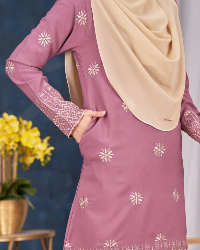 Baju Kurung Riau Sulam Songket Puteri Hang Li Po - Seroja Purple Mauve - Image 4