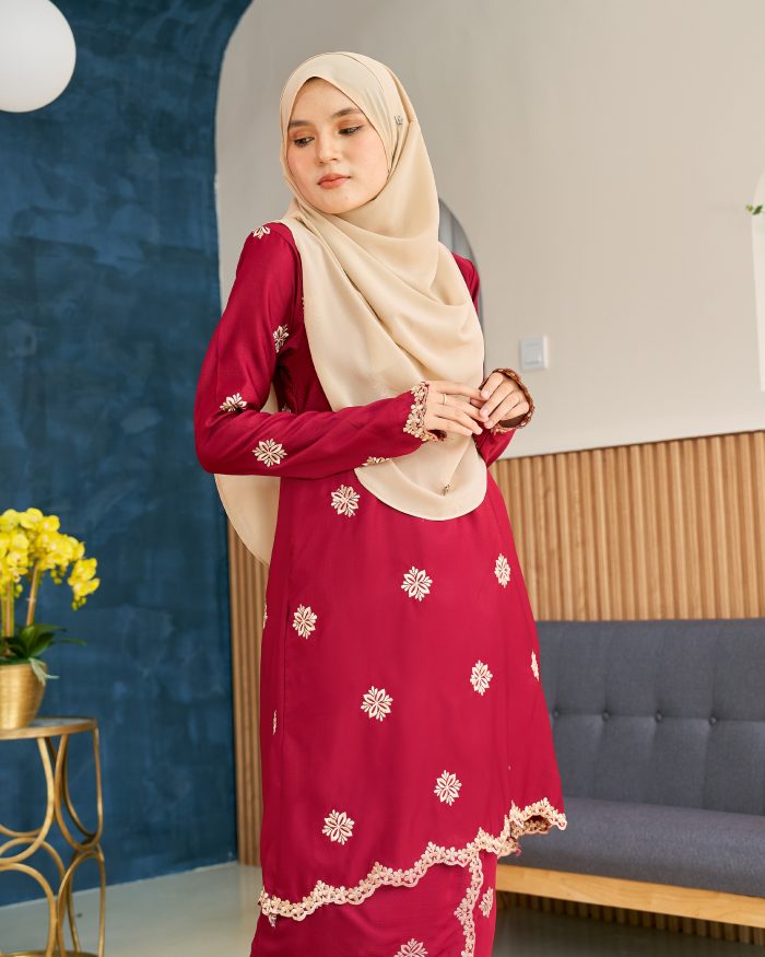 Baju Kurung Sulam Songket Tun Lestari - Anggerik Maroon - Image 5