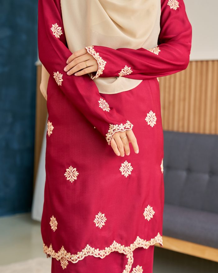 Baju Kurung Sulam Songket Tun Lestari - Anggerik Maroon - Image 7