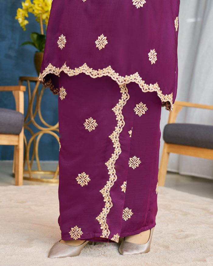 Baju Kurung Sulam Songket Tun Lestari - Anggerik Purple - Image 5