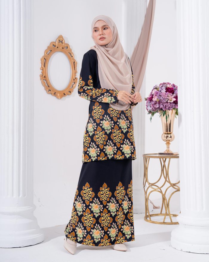 Baju Kurung Moden Batik Sultanah 2.0 - Astaka Black - Image 3