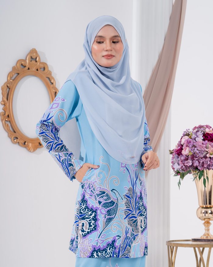 Baju Kurung Moden Batik Sultanah 2.0 - Dangsari Baby Blue - Image 4