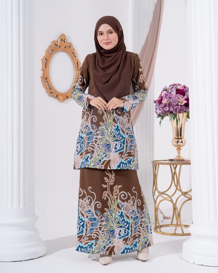 Baju Kurung Moden Batik Sultanah 2.0 - Dangsari Dark Brown - Image 3