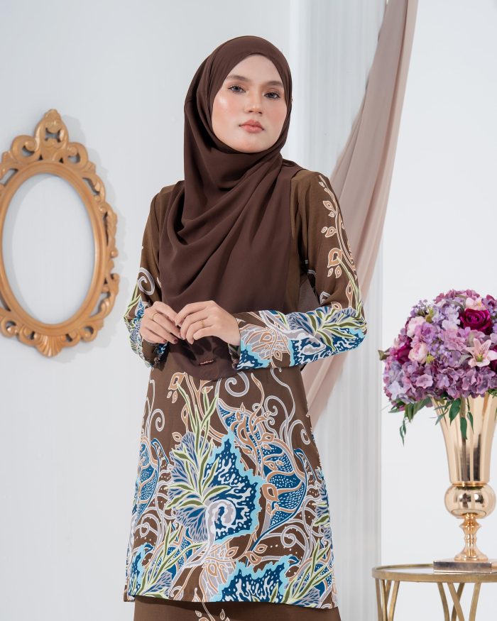 Baju Kurung Moden Batik Sultanah 2.0 - Dangsari Dark Brown - Image 4