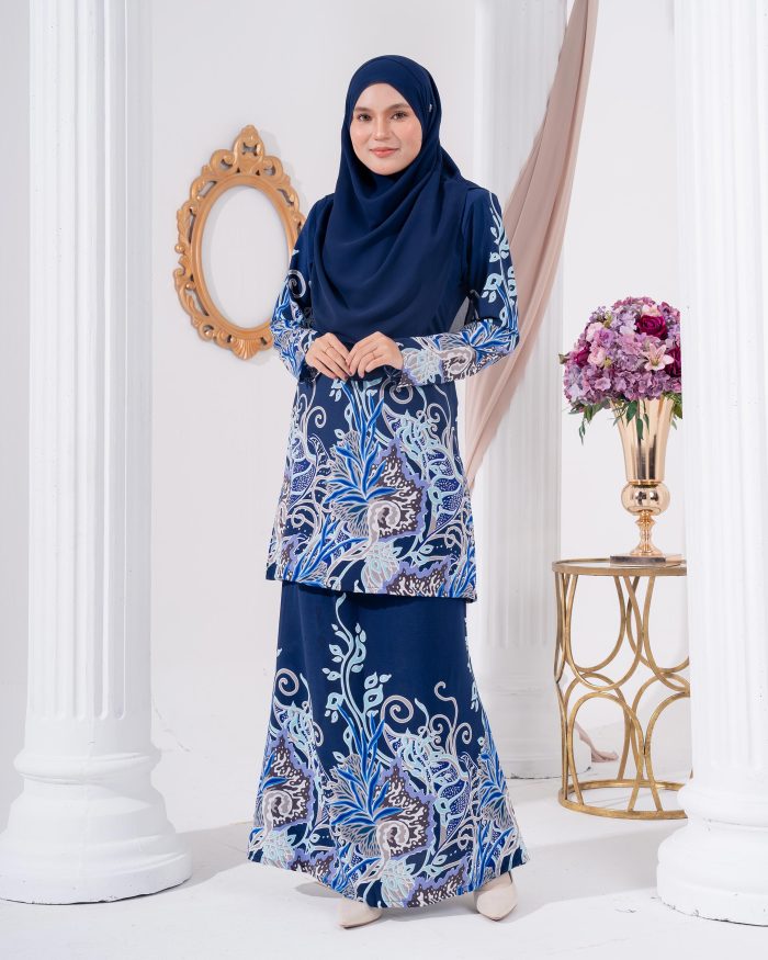 Baju Kurung Moden Batik Sultanah 2.0 - Dangsari Navy Blue - Image 2