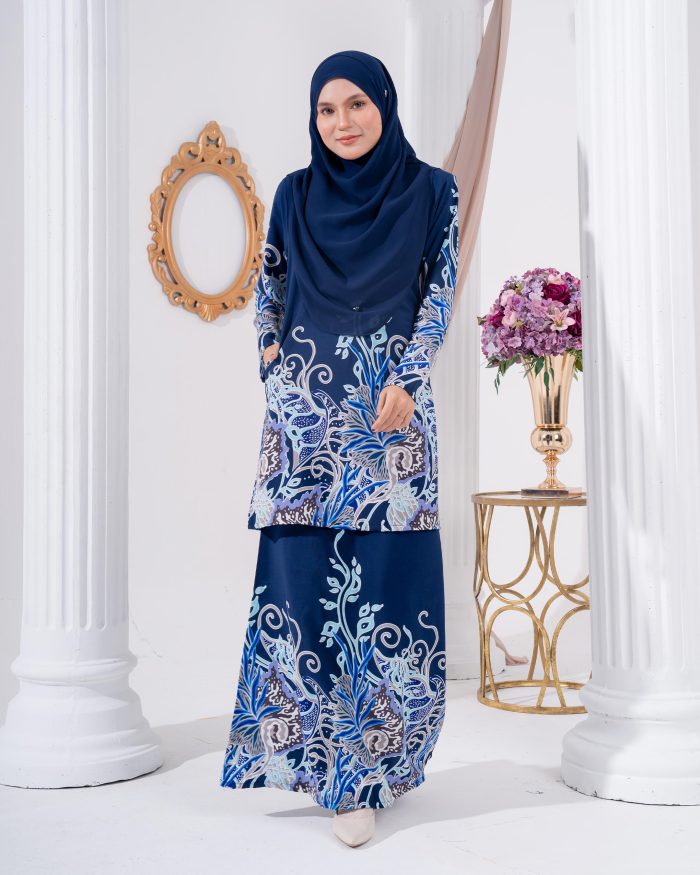 Baju Kurung Moden Batik Sultanah 2.0 - Dangsari Navy Blue - Image 3