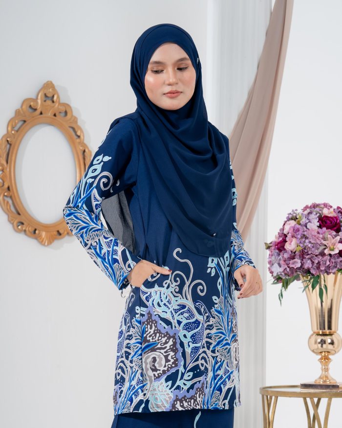 Baju Kurung Moden Batik Sultanah 2.0 - Dangsari Navy Blue - Image 5