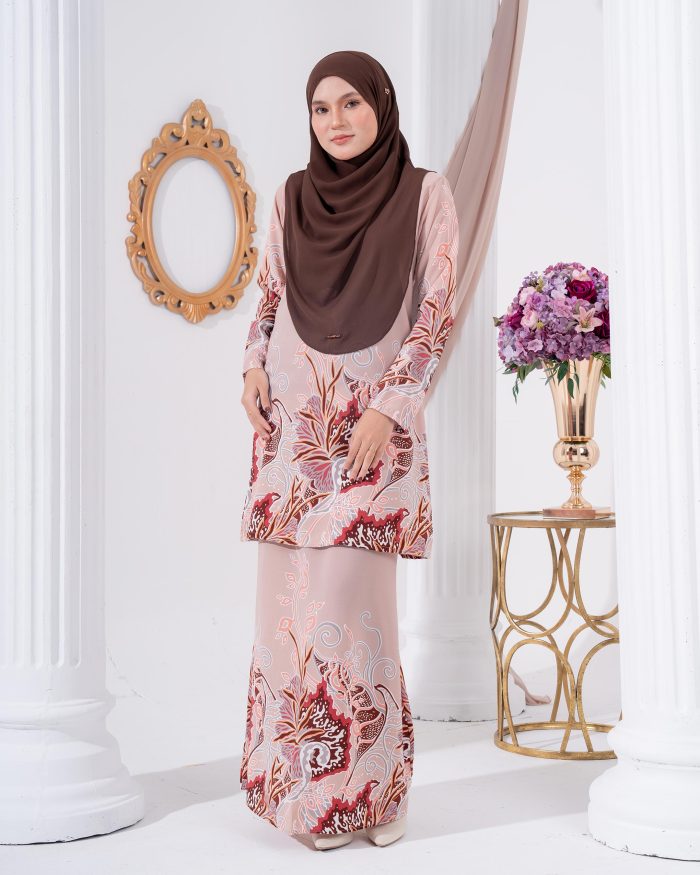Baju Kurung Moden Batik Sultanah 2.0 - Dangsari Nude Brown - Image 3