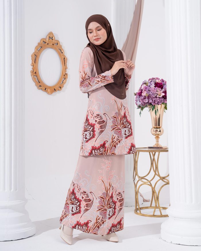 Baju Kurung Moden Batik Sultanah 2.0 - Dangsari Nude Brown - Image 2