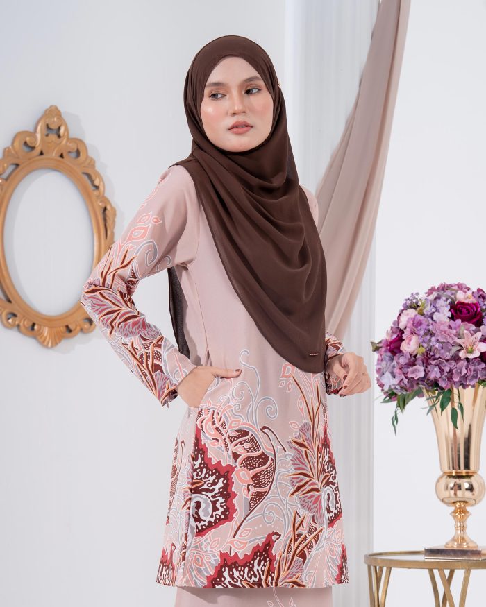 Baju Kurung Moden Batik Sultanah 2.0 - Dangsari Nude Brown - Image 4
