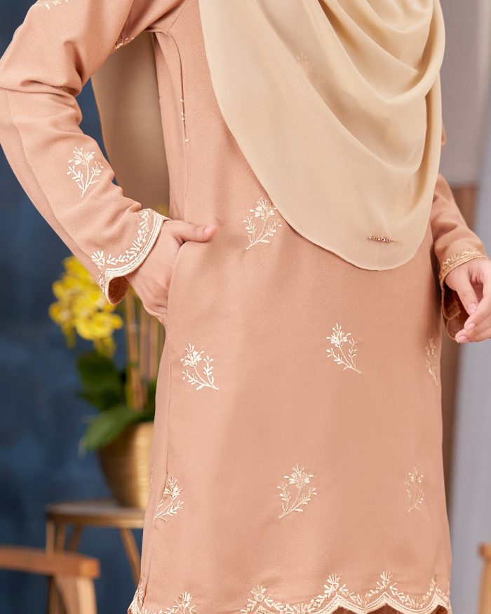 Baju Kurung Moden Sulam Songket Dang Anum - Jasmin Brown - Image 6