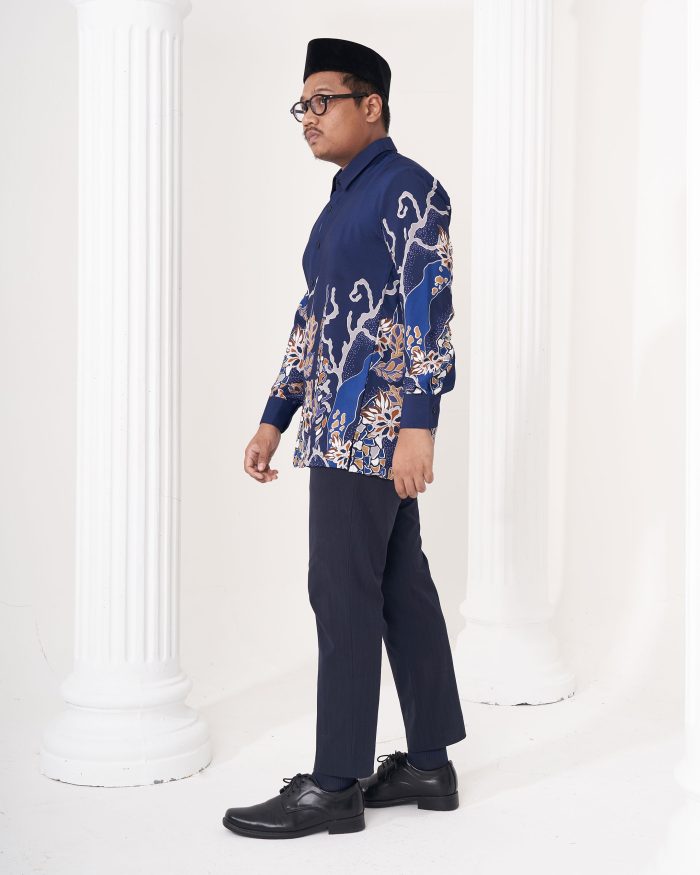 Baju Kemeja Batik Sultan  2.0 - Ratna Navy Blue - Image 3