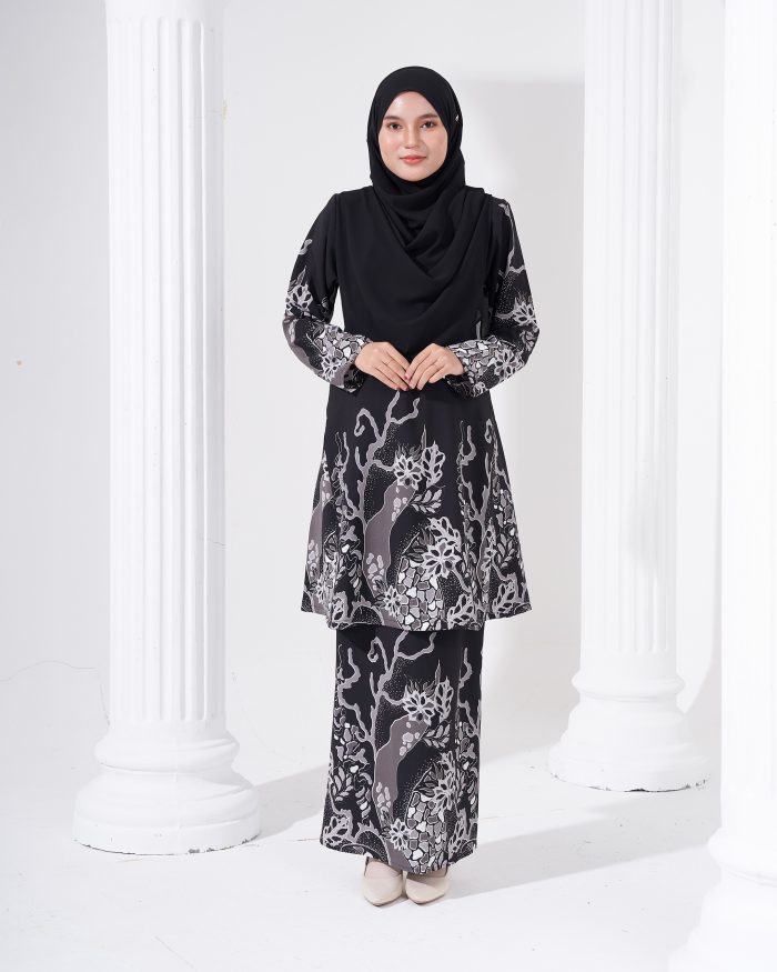 Baju Kurung Pahang Batik Sultanah - Ratna Black Grey - Image 3