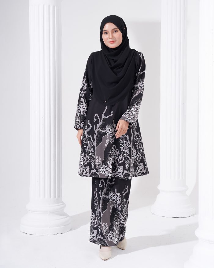 Baju Kurung Pahang Batik Sultanah - Ratna Black Grey - Image 2