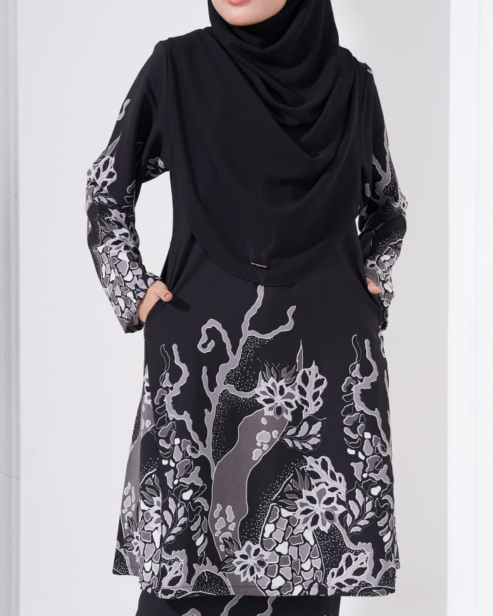 Baju Kurung Pahang Batik Sultanah - Ratna Black Grey - Image 4