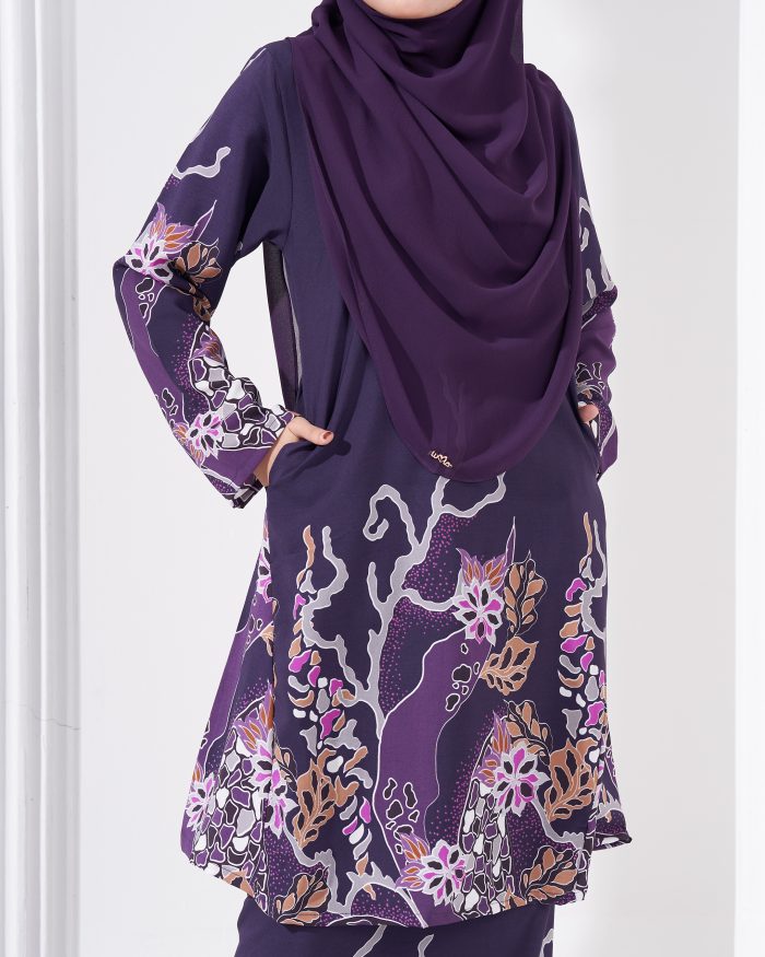 Baju Kurung Pahang Batik Sultanah - Ratna Dark Purple - Image 4