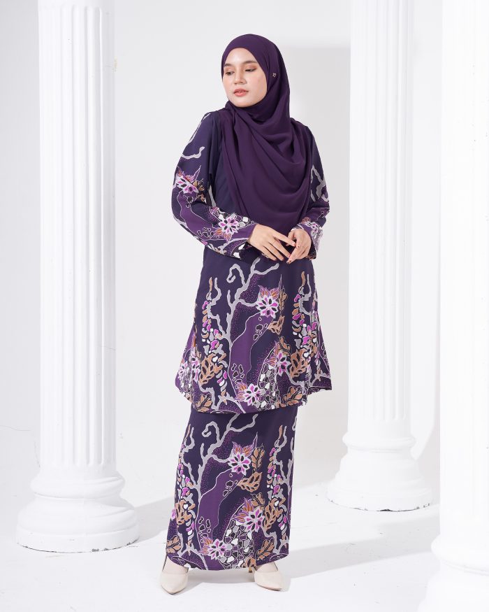 Baju Kurung Pahang Batik Sultanah - Ratna Dark Purple - Image 2