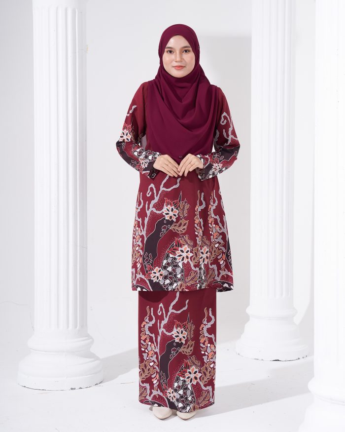 Baju Kurung Pahang Batik Sultanah - Ratna Maroon - Image 4