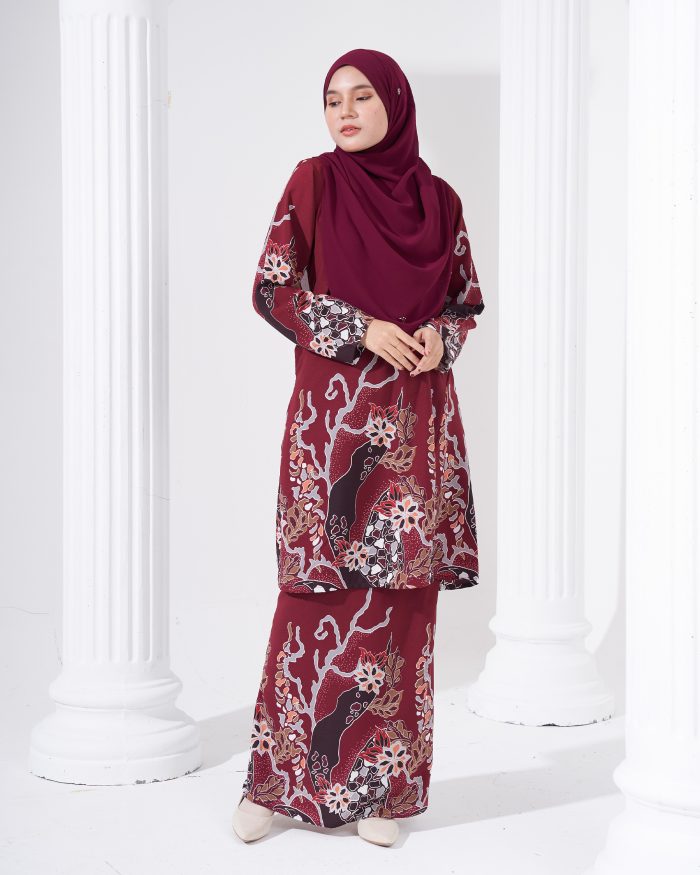 Baju Kurung Pahang Batik Sultanah - Ratna Maroon - Image 2