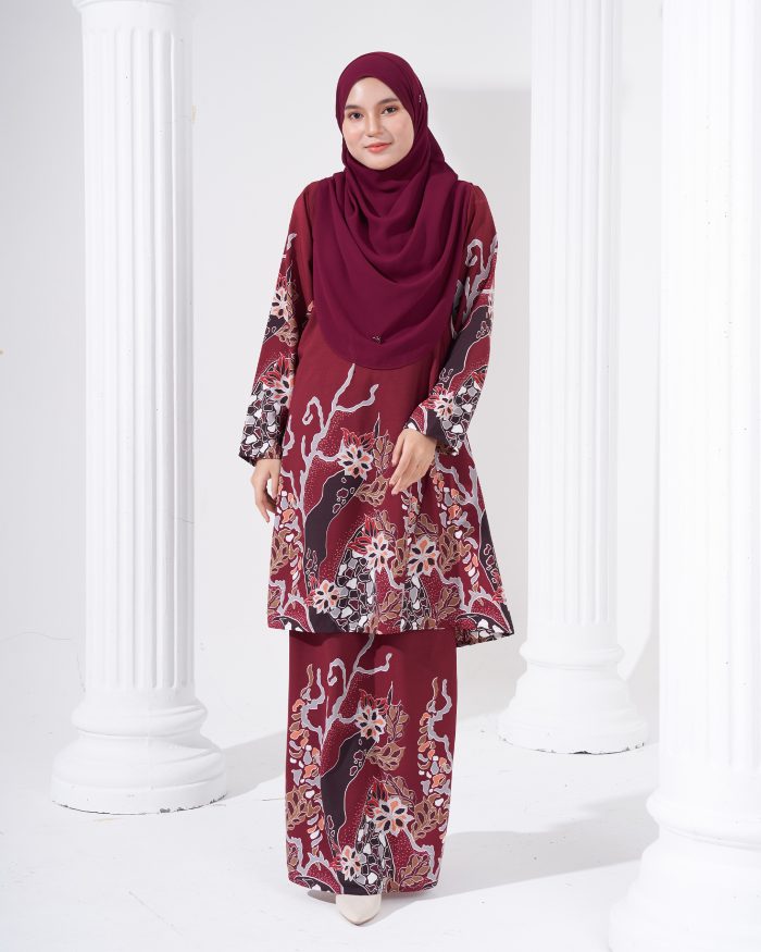Baju Kurung Pahang Batik Sultanah - Ratna Maroon - Image 3