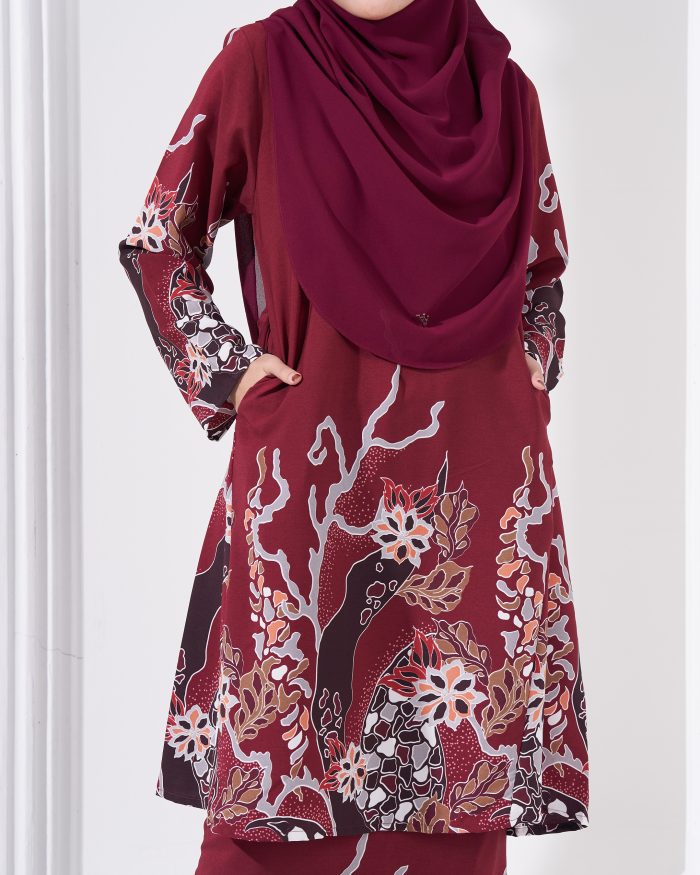 Baju Kurung Pahang Batik Sultanah - Ratna Maroon - Image 5