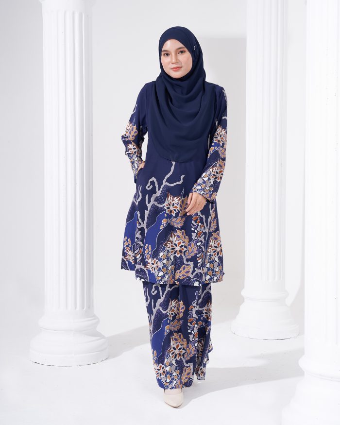 Baju Kurung Pahang Batik Sultanah - Ratna Navy Blue